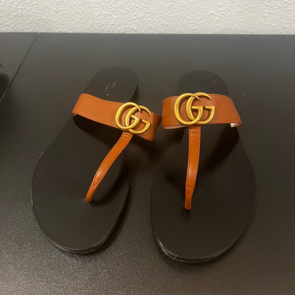 Gucci Marmont Leather Thong Sandal